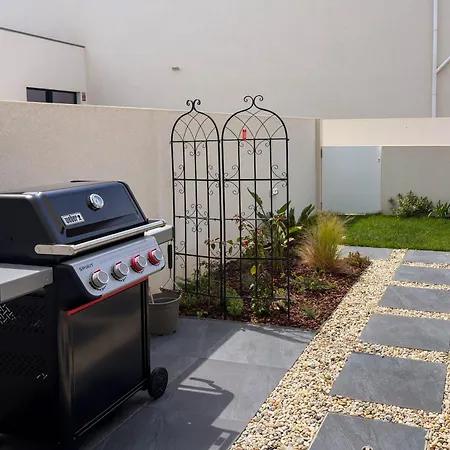 Beachside House Near Porto With Garden 아파트